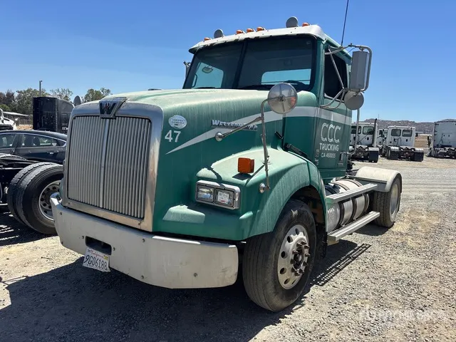 2013 Western Star 4900 4x2 S/A Day Cab Truck Tractor