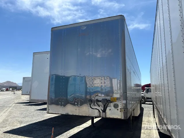 2009 Utility VS2DX 50 ft T/A Van Trailer