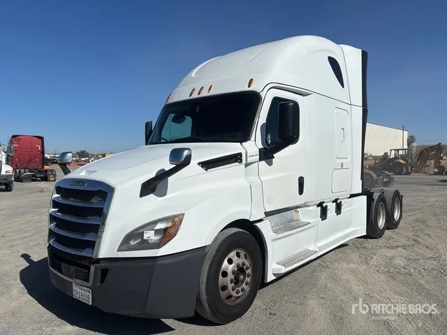 2018 Freightliner Cascadia 126 6x4 T/A Sleeper Truck Tractor
