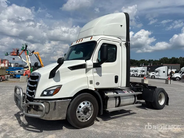 2020 Freightliner Cascadia 116 4x2 S/A Day Cab Truck Tractor