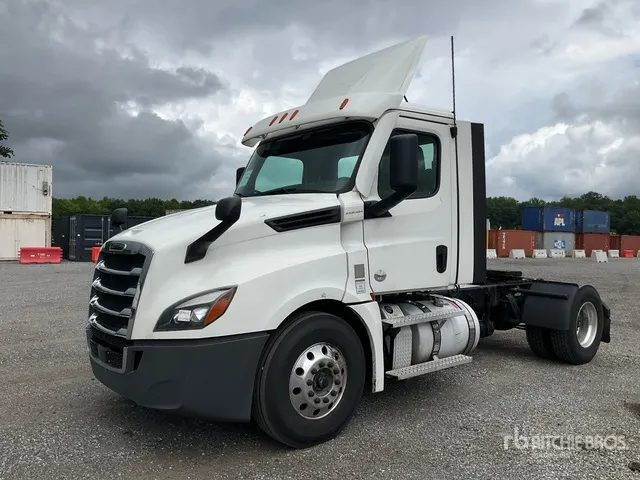 2020 Freightliner Cascadia 126 4x2 S/A Day Cab Truck Tractor