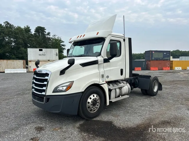 2020 Freightliner Cascadia 126 4x2 S/A Day Cab Truck Tractor