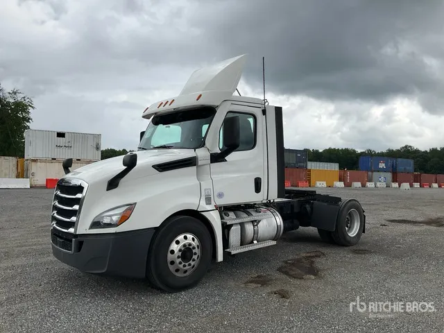 2020 Freightliner Cascadia 126 4x2 S/A Day Cab Truck Tractor
