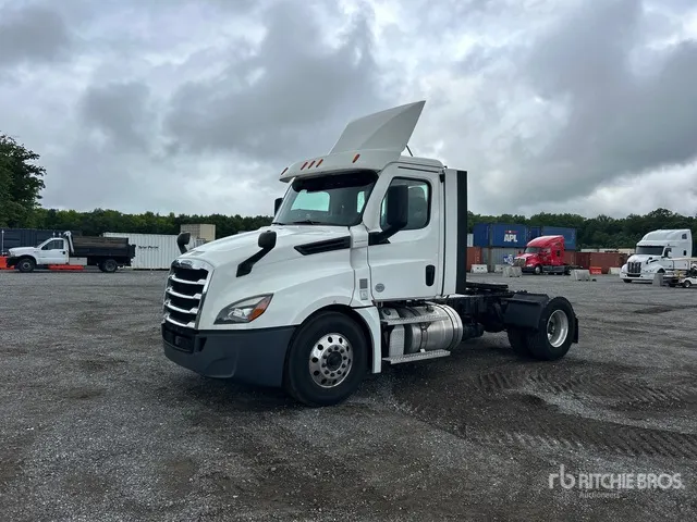 2020 Freightliner Cascadia 126 4x2 S/A Day Cab Truck Tractor