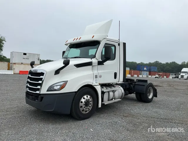 2020 Freightliner Cascadia 126 S/A Day Cab Truck Tractor