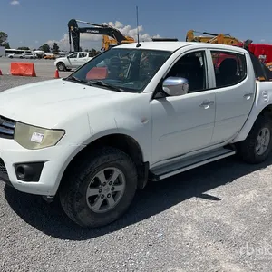 2015 Mitsubishi L200 4x4 Crew Cab Camioneta / Pickup
