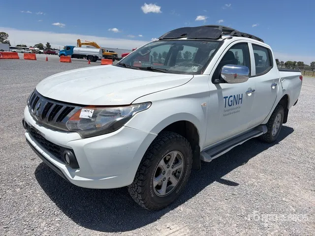 2017 Mitsubishi L200 4x4 Crew Cab Camioneta / Pickup