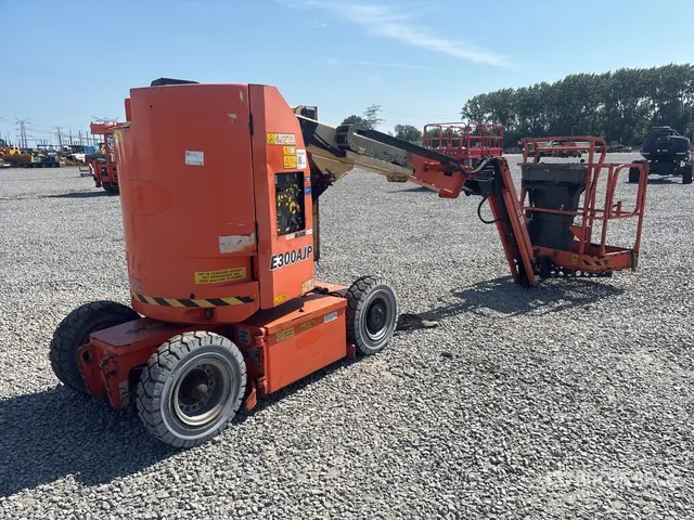 2015 JLG E300AJP 2WD Electric Articulating Boom Lift (Inoperable)