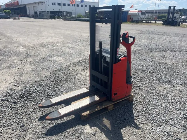 2021 Fenwick-Linde L10 Electric Stacker