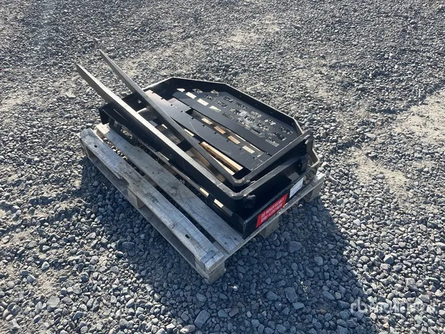 2026 GIYI DHC 1500 mm Skid Steer Forks (Unused)