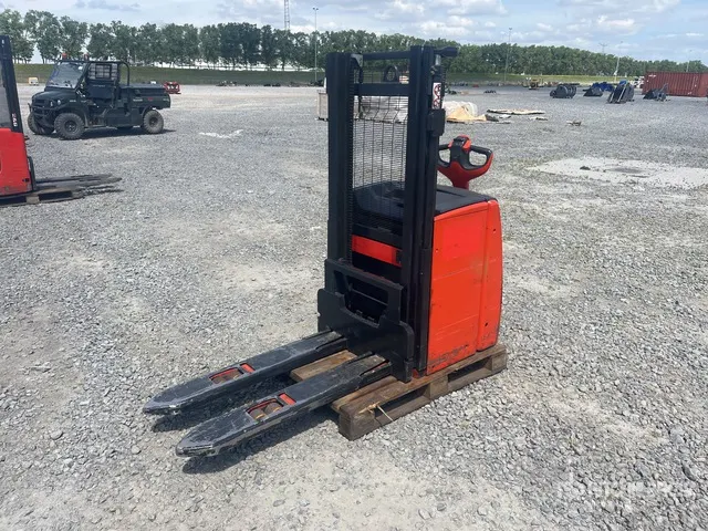 2017 Linde L16 Electric Stacker