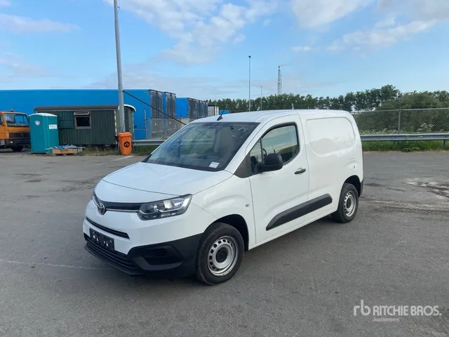 2022 Toyota Proace 1.5 D Cargo Van