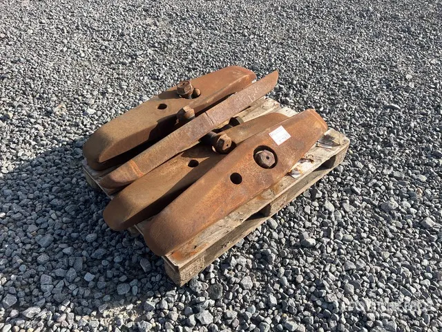 Quantity of Track Plates