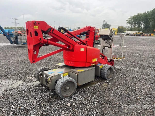 2018 Genie Z-33/18 2WD Electric Articulating Boom Lift