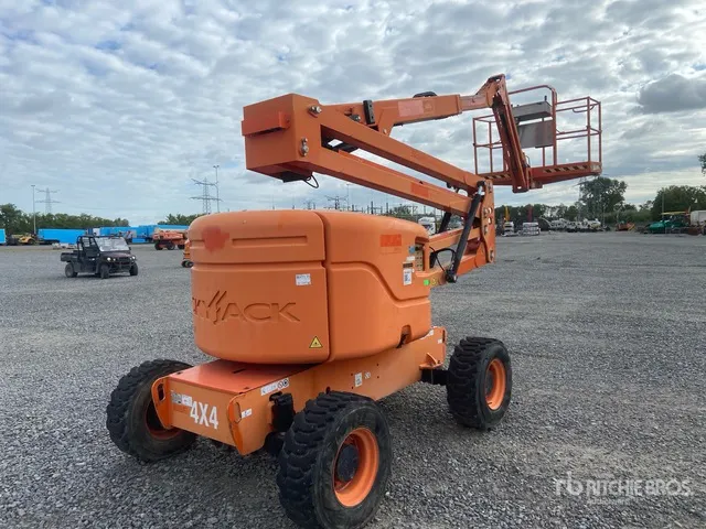 2015 Skyjack SJ46AJ 4WD Diesel Articulating Boom Lift