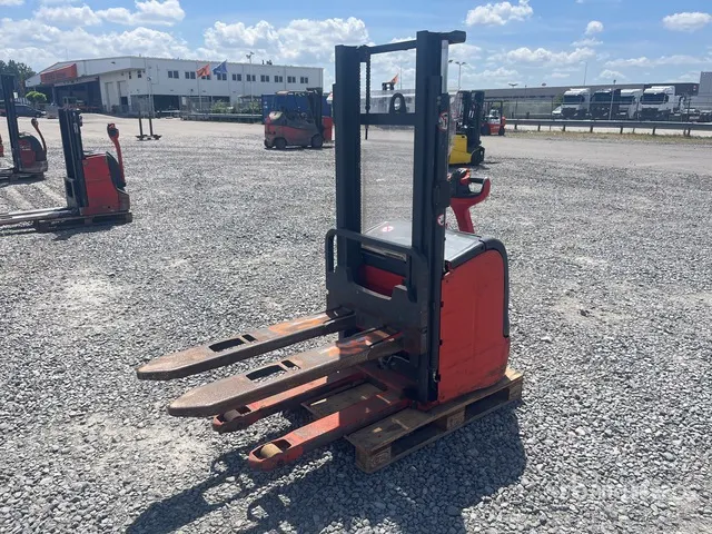 2010 Linde L14 Electric Stacker