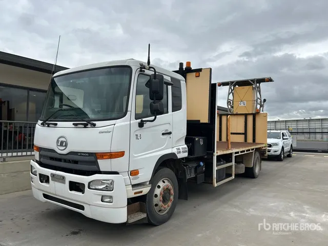 2017 UD Condor PKC8E 4x2 Attenuator Truck