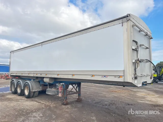 2017 MaxiTrans 9.8 m Tri/A End Dump Trailer
