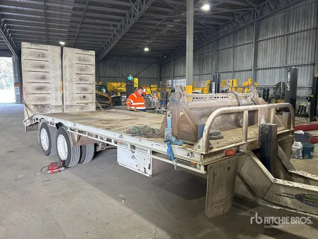 2012 Northstar 7 m Bogie/A Equipment Trailer