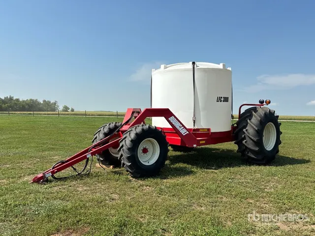 2010 Bourgault LFC 3000 2100 gal Tow-Behind Fertilizer Cart