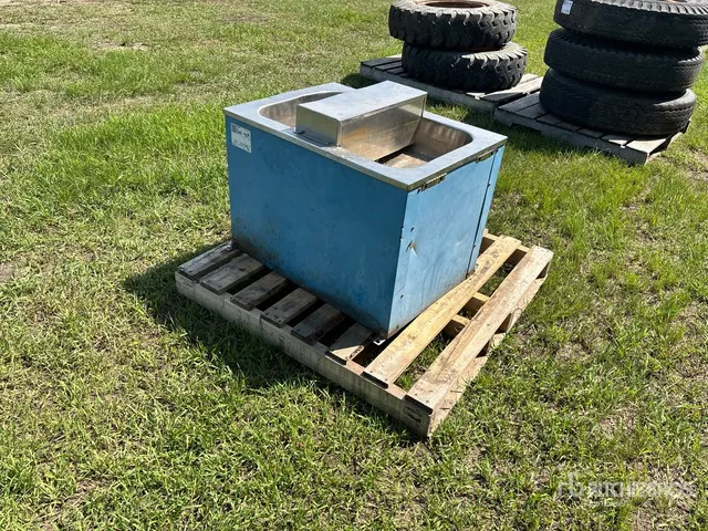 30 in x 21 in Canarm Water Bowl