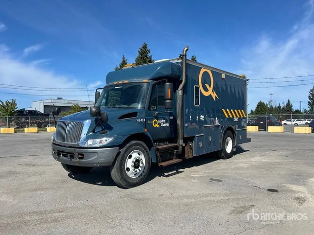 2007 International 4400 4x2 Utility Truck