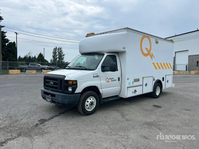 2013 Ford E-450 4x2 Utility Truck