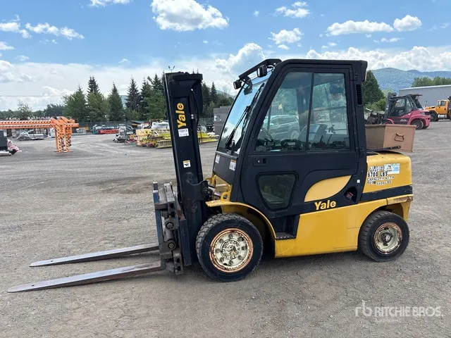 2010 Yale GP080 3400 lb Pneumatic Tire Forklift