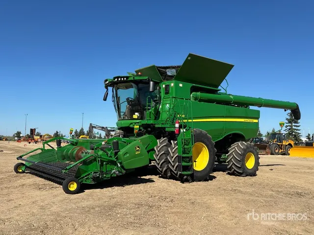 2018 John Deere S780 Combine Harvester