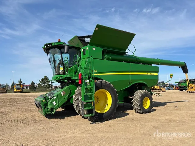 2017 John Deere S690 Combine Harvester