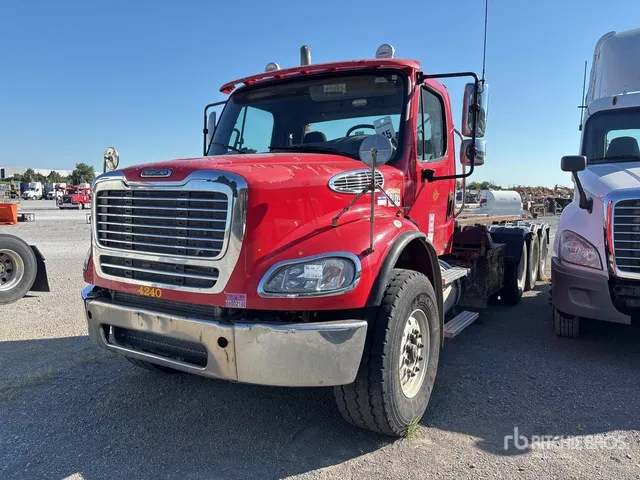 2009 Freightliner M2 112 8x4 Roll-Off Truck (Inoperable)