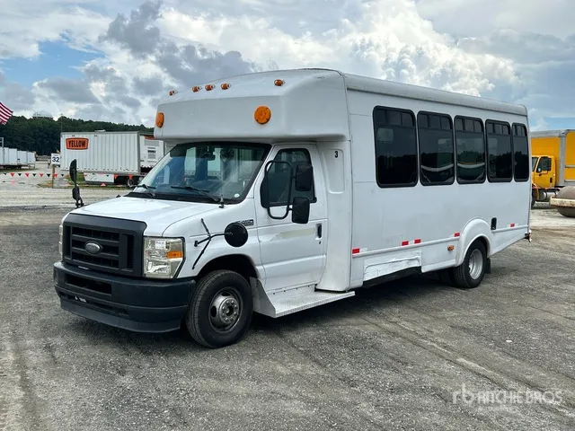 2011 Ford E-450 Econoline 4x2 14-Seat Transit Bus
