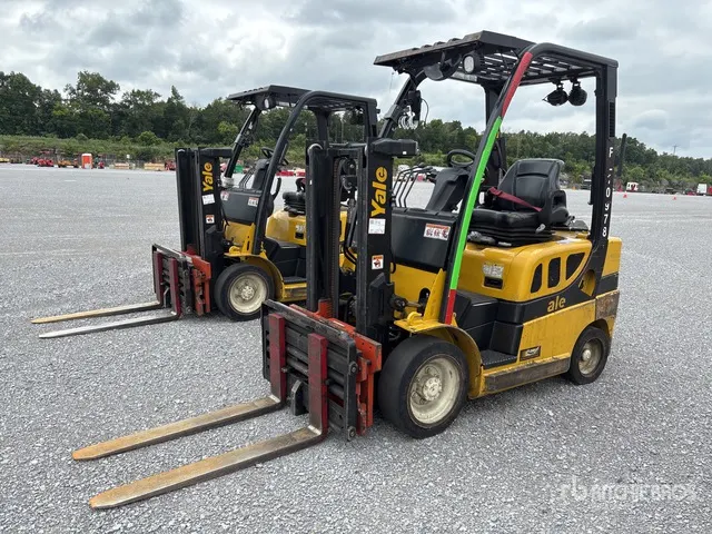 2016 Yale GC040LX 4000 lb Pneumatic Tire Forklift