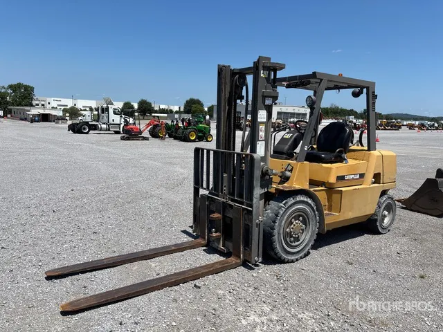 2001 Cat GP40K 8000 lb Forklift