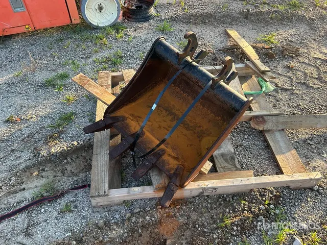 John Deere BYT10964 24 in Q/C Digging Excavator Bucket