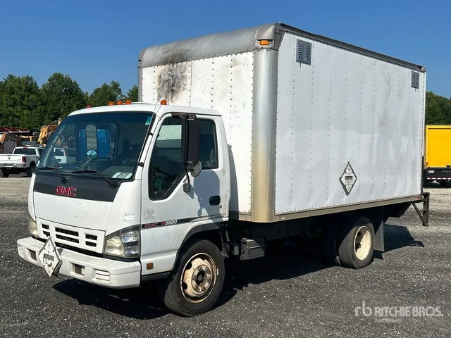 2007 GMC W5500 4x2 Van Truck