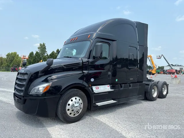 2019 Freightliner Cascadia 126 6x4 T/A Sleeper Truck Tractor