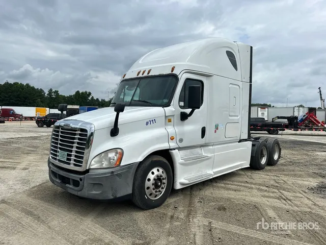 2016 Freightliner Cascadia 125 6x4 T/A Sleeper Truck Tractor