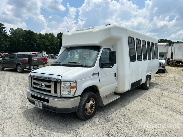 2018 Ford E-450 Bus