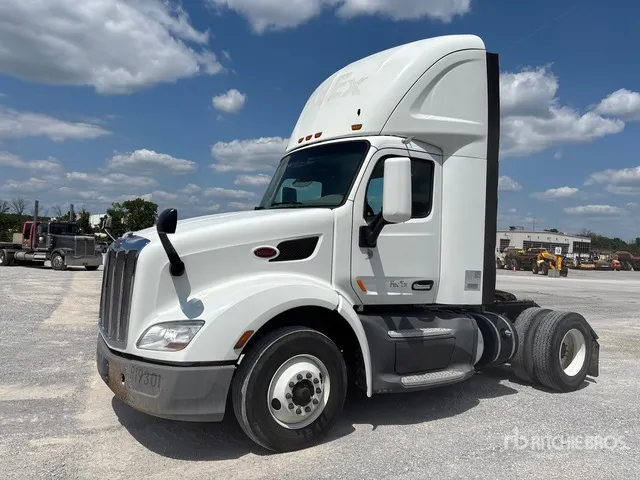 2017 Peterbilt 579 4x2 S/A Day Cab Truck Tractor