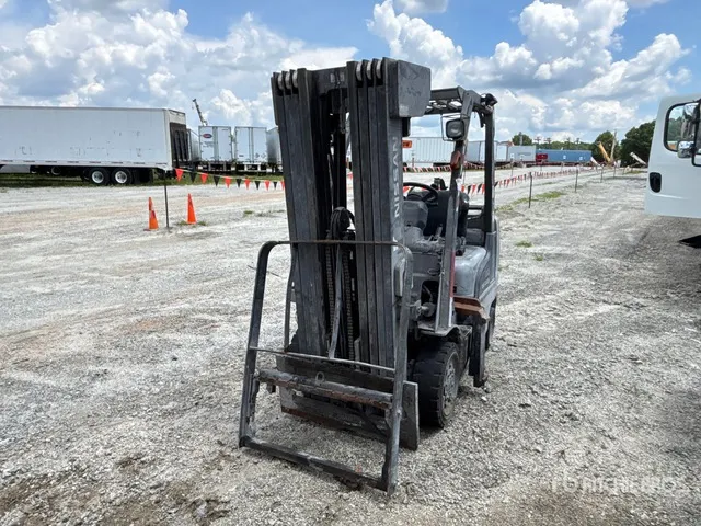 2013 Nissan MCUF1F2A25LV 2385 lb Pneumatic Tire Forklift