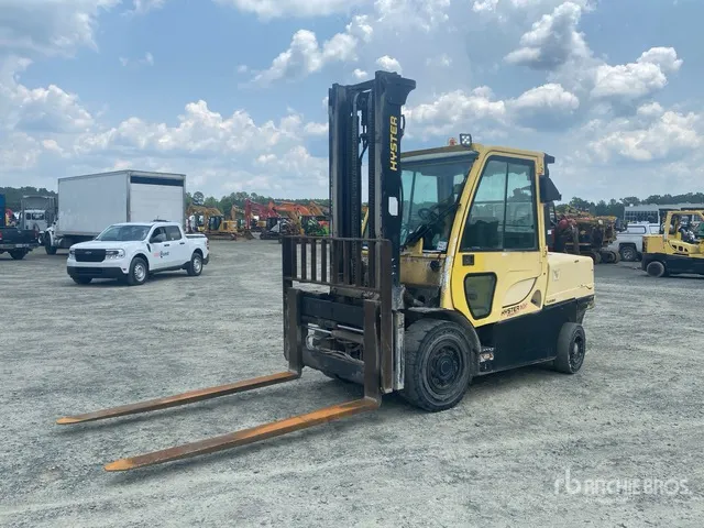2013 Hyster H100FT 9300 lb Pneumatic Tire Forklift