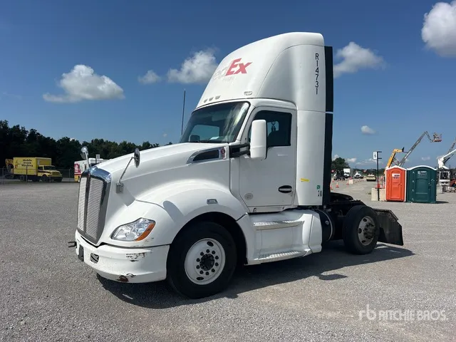 2014 Kenworth T680 4x2 S/A Day Cab Truck Tractor