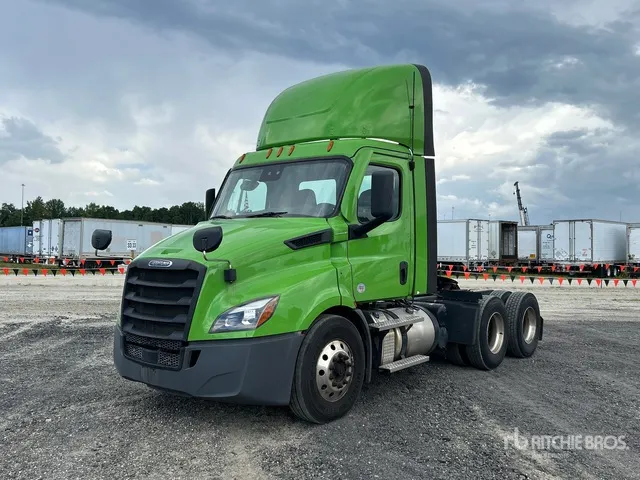 2021 Freightliner Cascadia 116 6x4 T/A Day Cab Truck Tractor