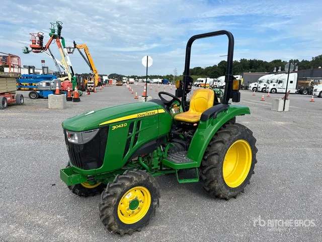 2022 John Deere 3043D 4WD Tractor