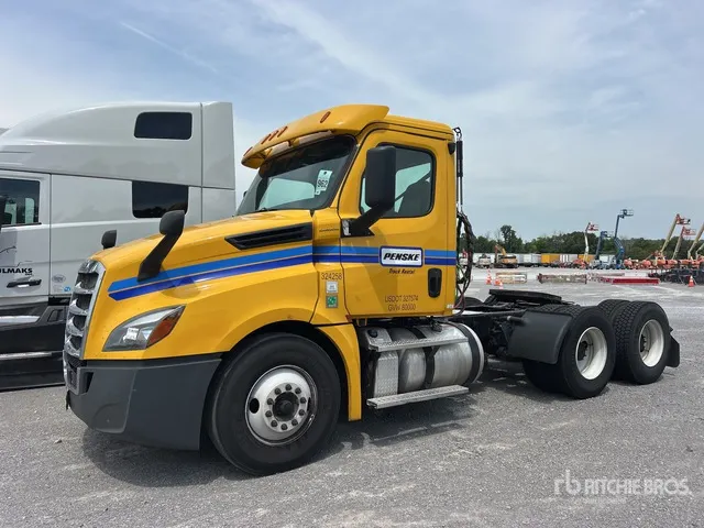 2019 Freightliner Cascadia 126 6x4 T/A Day Cab Truck Tractor (Inoperable)