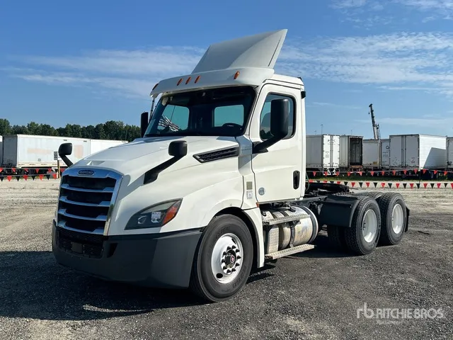 2019 Freightliner Cascadia 126 6x4 T/A Day Cab Truck Tractor