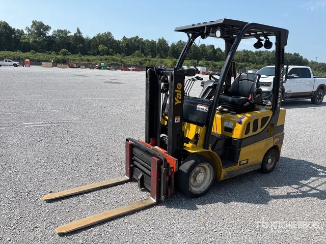 2016 Yale GC040LX 4000 lb Pneumatic Tire Forklift