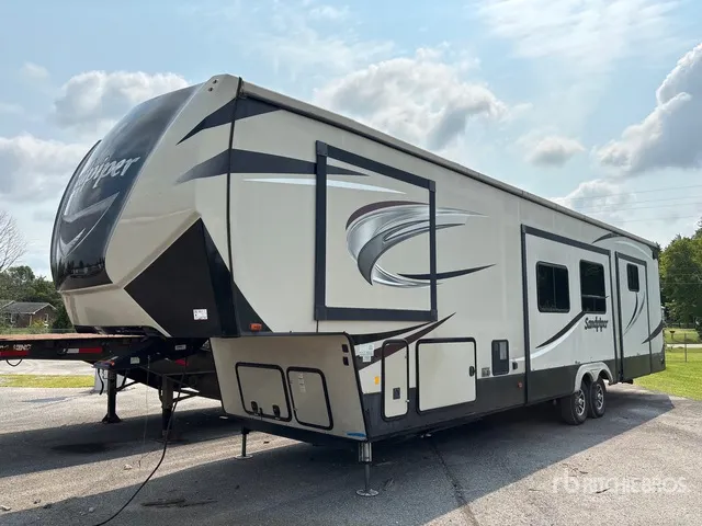 2018 Forest River Sand Piper 42 ft 2 in T/A Travel Trailer