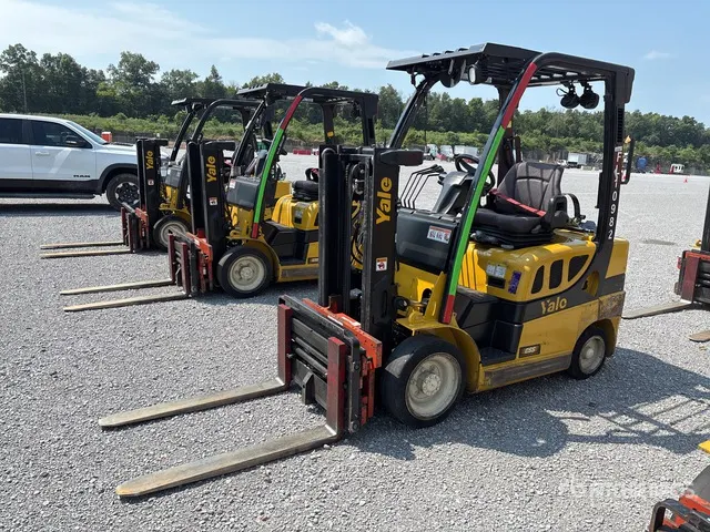 2016 Yale GC040LX 4000 lb Pneumatic Tire Forklift